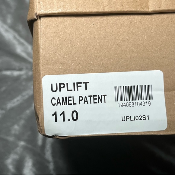 NEW Steve Madden Square Toe Uplift Heel Camel Patent Women’s 11 UPLI02S1 - Picture 7 of 7